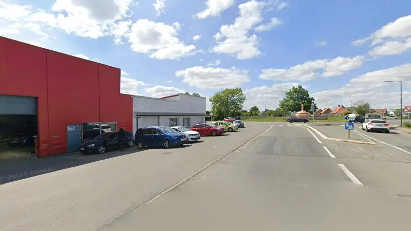 Vue de la rue devant SARL GARAGE BEUN - Citroën, Saint-Sylvestre-Cappel