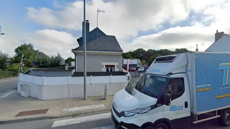 Vue de la rue devant Garage Guérin, Saint-Nazaire