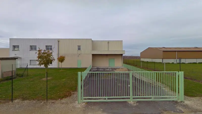 Vue de la rue devant Sarl Presta Meca Et Depannage, Fère-Champenoise