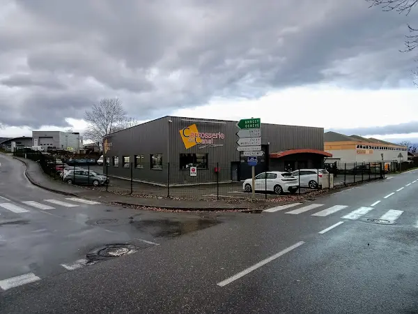 Photo publiée sur la fiche Google de Carrosserie du Canal Tesla approved body shop, Thonon-les-Bains