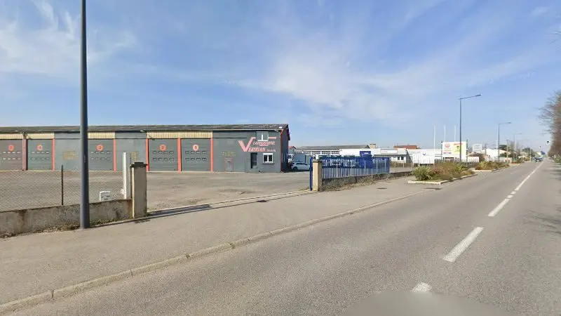 Vue de la rue devant Vézirian Père Et Fils Carrosserie, Portes-lès-Valence