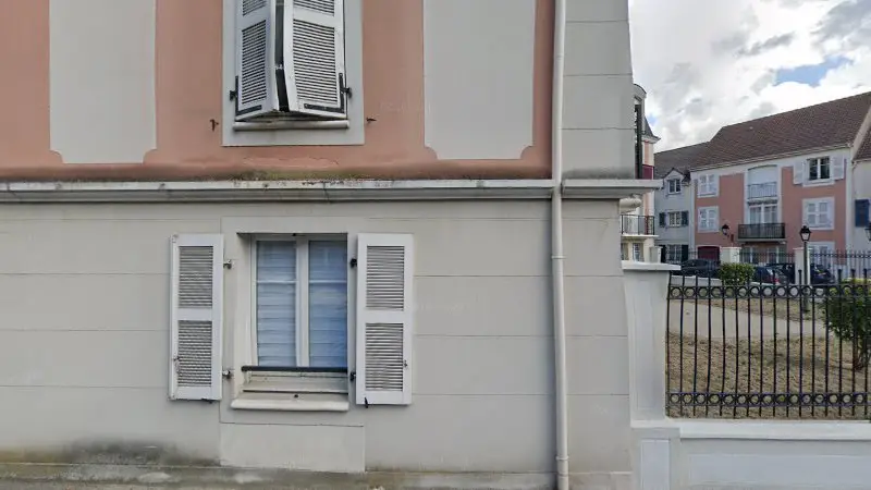 Vue de la rue devant Eca Éclaireur Convoyage Automobile, Villeparisis