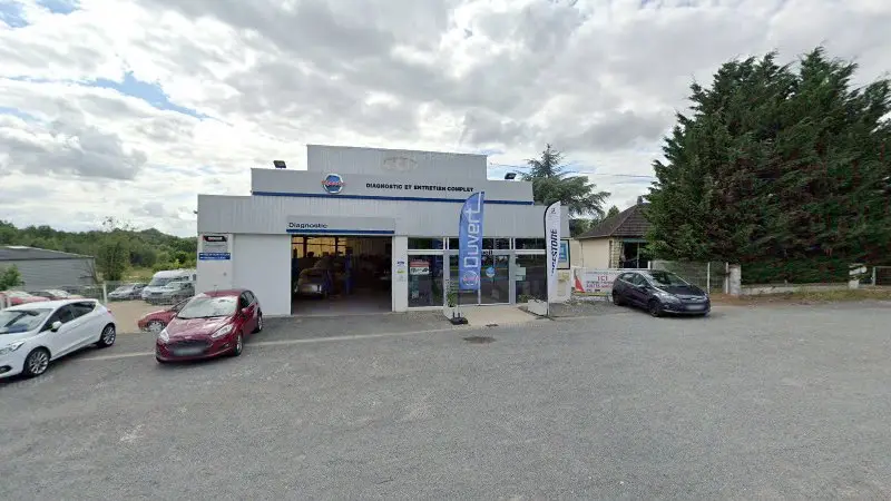 Vue de la rue devant Ford at COSNE AUTOMOBILES, Cosne-Cours-sur-Loire