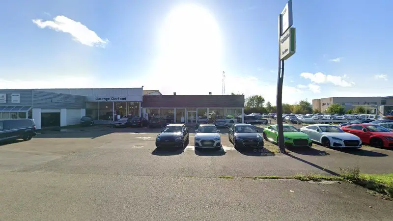 Vue de la rue devant GARAGE CLERFOND SARL Volkswagen, La Flèche