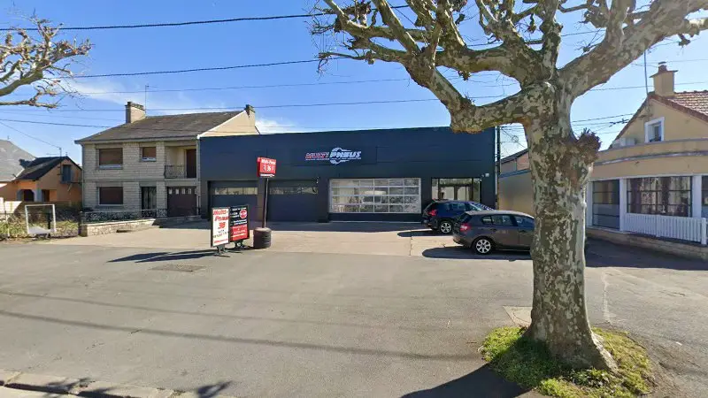 Vue de la rue devant Dépannage Châteauroux 7j/7 24h/24, Châteauroux