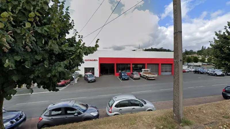 Vue de la rue devant Sarl Nontron Automobile - Citroën, Nontron