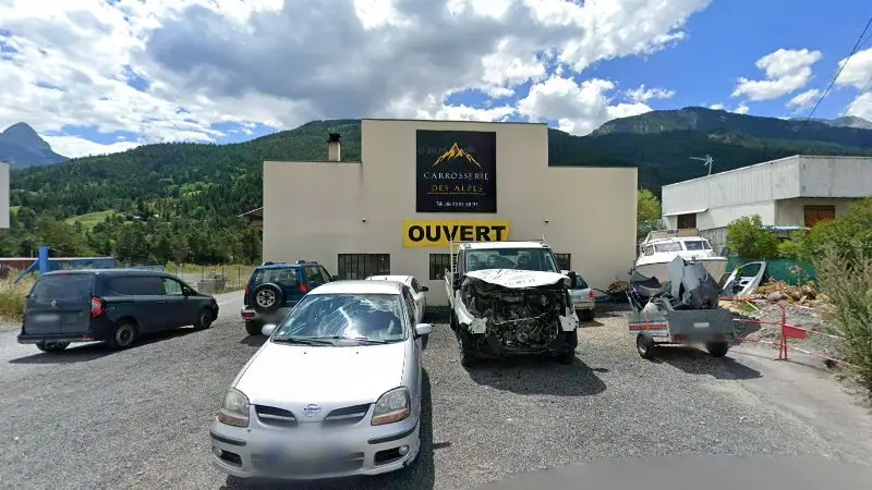 Vue de la rue devant Carrosserie des alpes, Saint-Pons