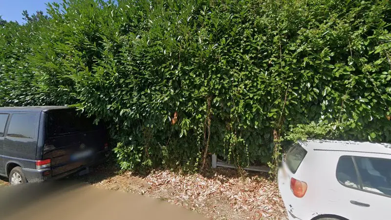 Vue de la rue devant Kulture T4 spécialiste vw T4, Athée-sur-Cher