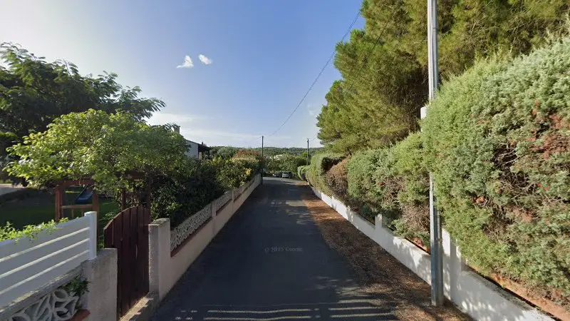 Vue de la rue devant Garage AJT, Sigean