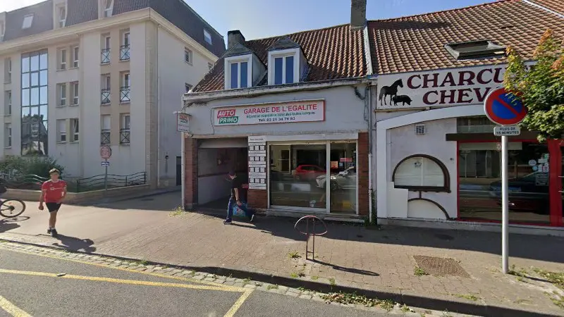 Vue de la rue devant Autoprimo - Garage de l'Egalité, Calais