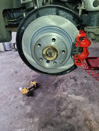 Photo publiée sur la fiche Google de Auto Pneus Puttelange. Decalaminage MOTEUR CLEAN, Puttelange-aux-Lacs