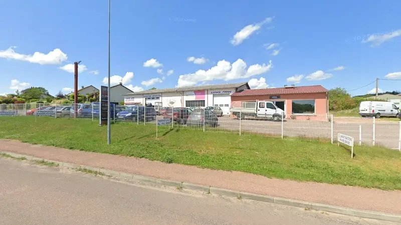 Vue de la rue devant ISOCAR – CENTRE AUTO DES MURIERS, Saint-Léger-lès-Paray