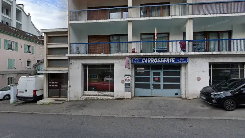 Vue de la rue devant EVIAN CARROSSERIE, Évian-les-Bains