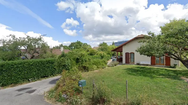 Vue de la rue devant GARAGE PREMIER - GARAGE DE VERRIERES, Neydens