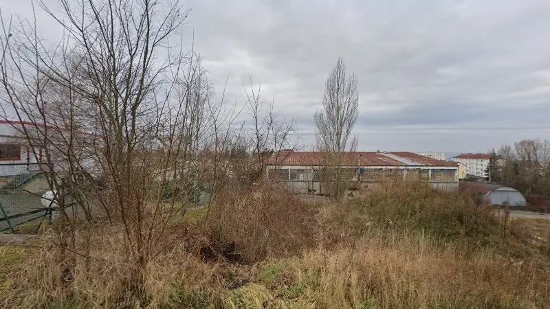 Vue de la rue devant Le Garage Du Vernet, Le Vernet