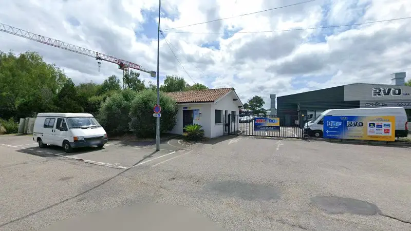 Vue de la rue devant Carrosserie RVO, Cestas