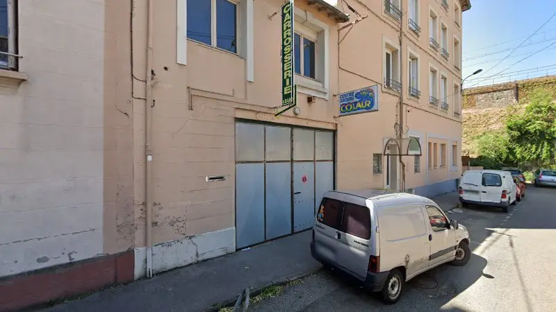 Vue de la rue devant Centre Carrosserie Colaur, Saint-Étienne