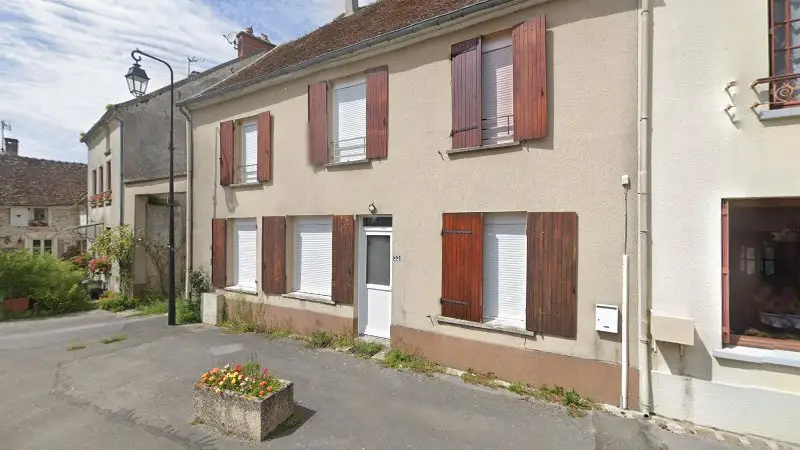 Vue de la rue devant JJG AUTO, Saint-Rémy-de-la-Vanne
