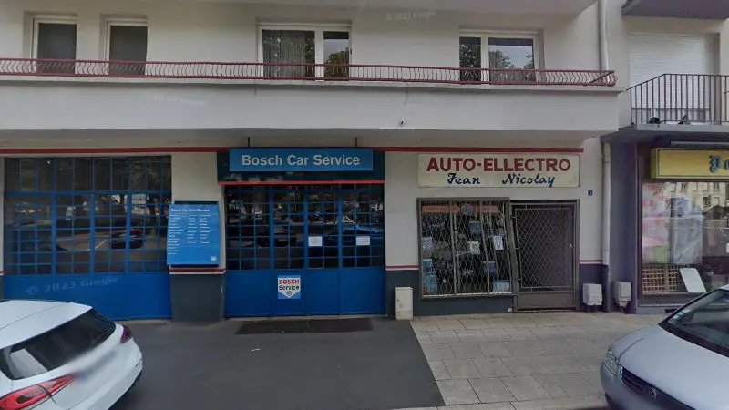 Vue de la rue devant Garage Avatacar Thionville 2, Thionville