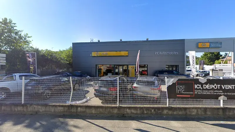 Vue de la rue devant Ssangyong Service at PF AUTOMOBILES CAVAILLON, Cavaillon