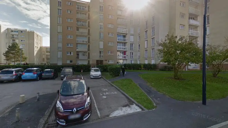 Vue de la rue devant CRISTIAN AUTOS, Dammarie-les-Lys