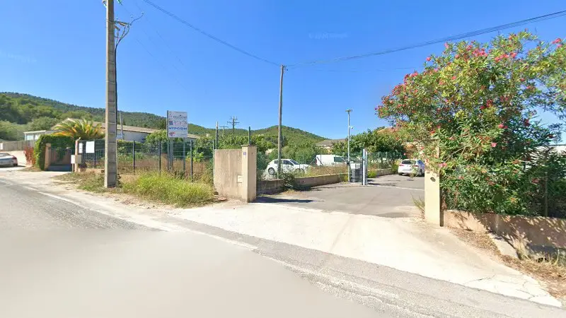 Vue de la rue devant EG PRESTIGE CARS, Hyères