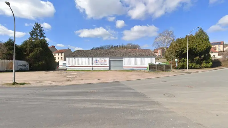 Vue de la rue devant Autovision, Saint-Éloy-les-Mines
