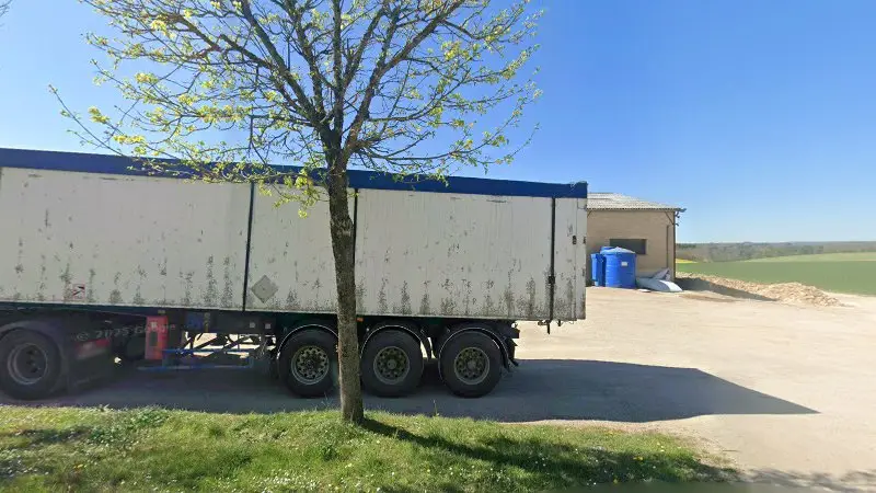 Vue de la rue devant SAS ICAUNE PNEU, Lichères-près-Aigremont
