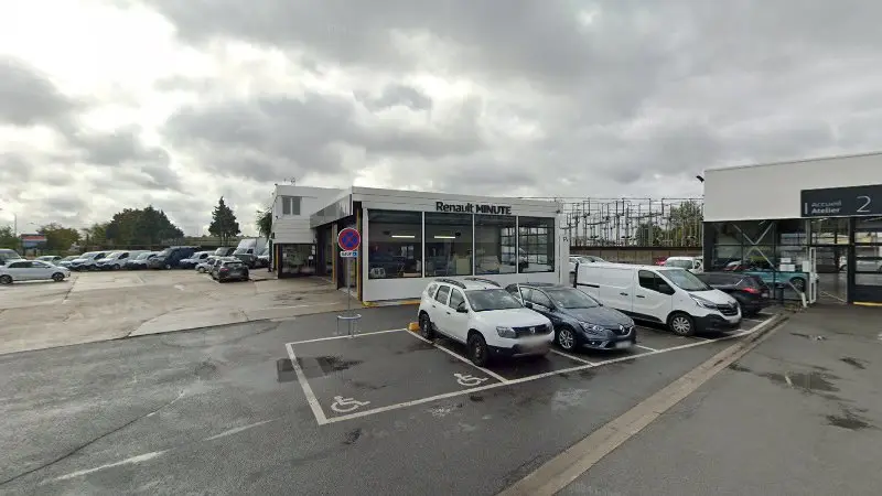 Vue de la rue devant Renault Chennevières - groupe maurin, Chennevières-sur-Marne