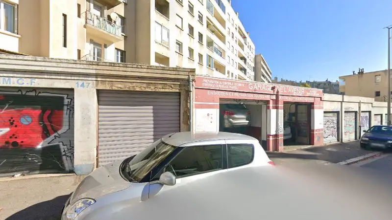 Vue de la rue devant Garage De L'avenir, Marseille