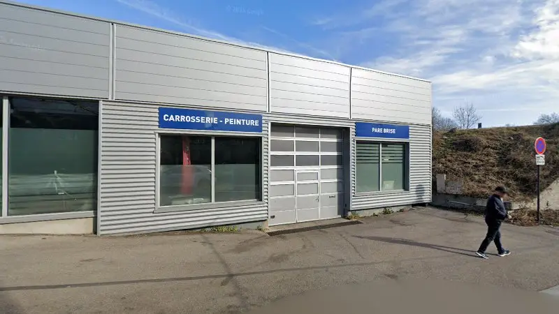 Vue de la rue devant Carrosserie - Peinture Pare Brise, Saint-Étienne
