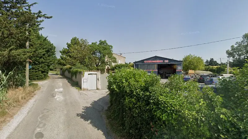 Vue de la rue devant CARROSSERIE CS, L'Isle-sur-la-Sorgue