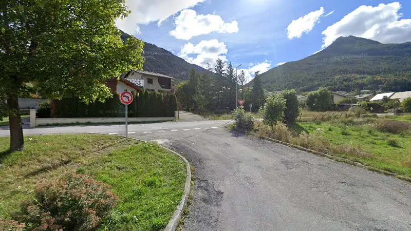 Vue de la rue devant Ferraro Nunzio, Villar-Saint-Pancrace