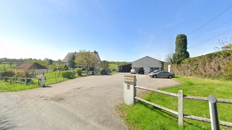 Vue de la rue devant Carrosserie RIBIERRE, Aixe-sur-Vienne