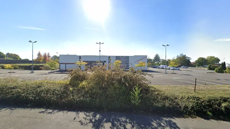 Vue de la rue devant Dépannage Montlimartois, Montrevault-sur-Èvre