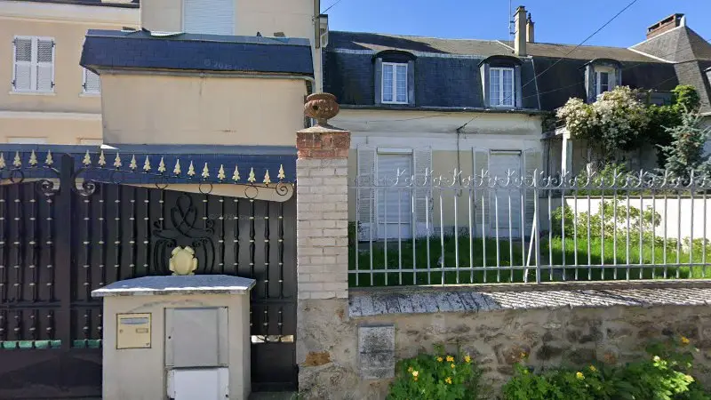 Vue de la rue devant depannage poids lourds 24h/24, Villeneuve-Saint-Georges
