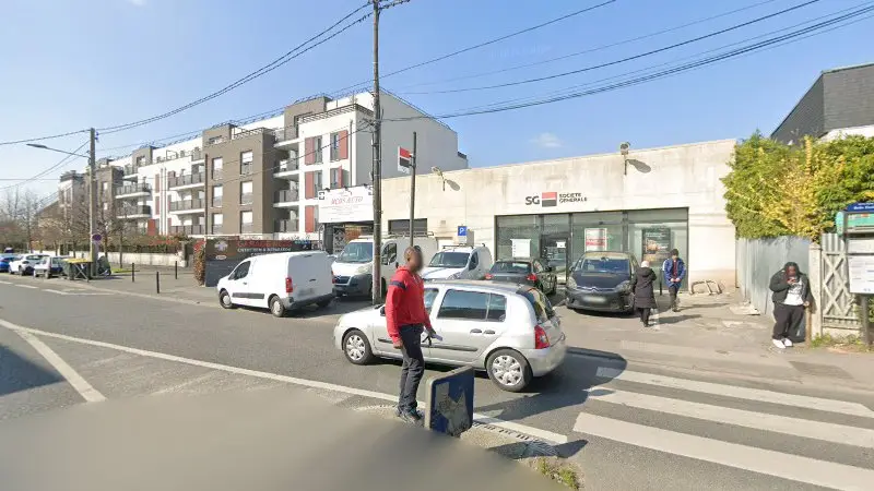 Vue de la rue devant MCDS AUTO - CARTE GRISE - MÉCANIQUE -CARROSSERIE, Athis-Mons