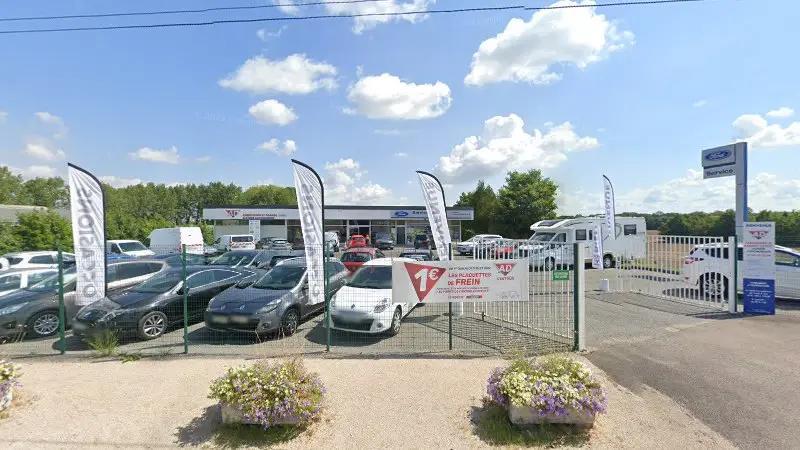 Vue de la rue devant Ford Service, Neuilly-Crimolois