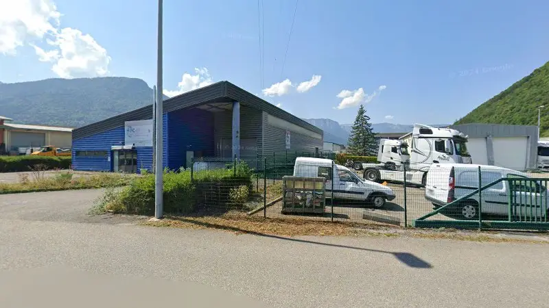 Vue de la rue devant FC Mecanique de Precision, Faverges-Seythenex