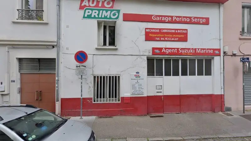 Vue de la rue devant garage autoprimo perino, Villeurbanne