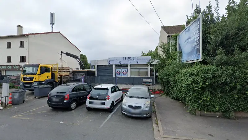 Vue de la rue devant Carrosserie 91 ATL91, Viry-Châtillon