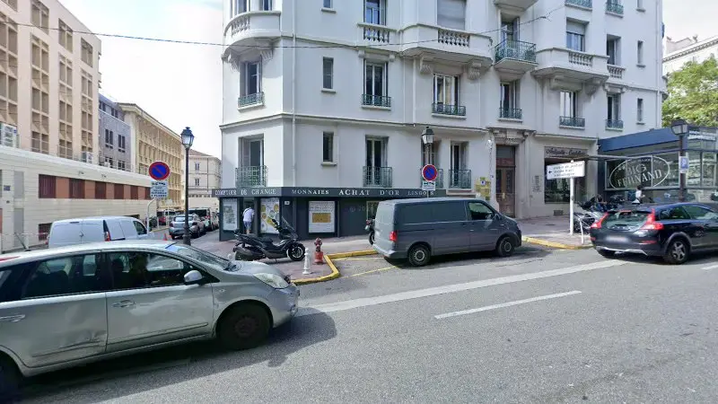 Vue de la rue devant Change et Numismatique Toulonnais, Toulon