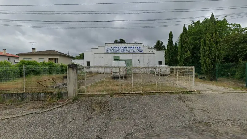 Vue de la rue devant Michel Lacène Poids Lourd, Beaumont-de-Lomagne