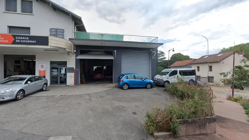 Vue de la rue devant Garage De Gournay EUROREPAR, Viry