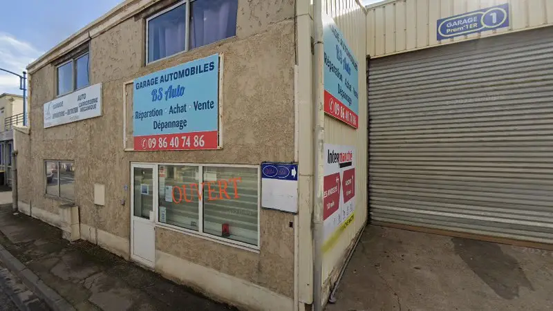 Vue de la rue devant Garage Automobiles Bs Auto, Les Thilliers-en-Vexin