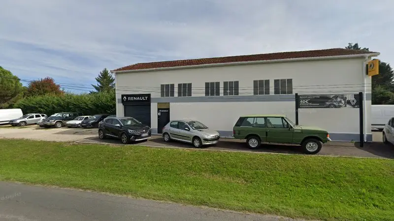Vue de la rue devant Villereal automobiles, Villeréal