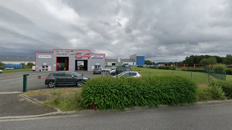 Vue de la rue devant Controle Auto Poids Lourds 64, Serres-Castet