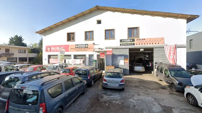 Vue de la rue devant GIO PRO CARROSSERIE, Vétraz-Monthoux