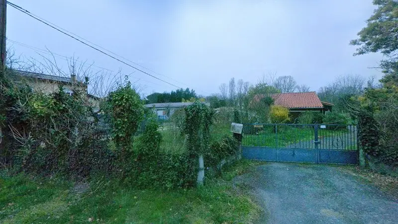Vue de la rue devant JCMECASPORT réparation de véhicules de sport automobile et loisirs, Longages