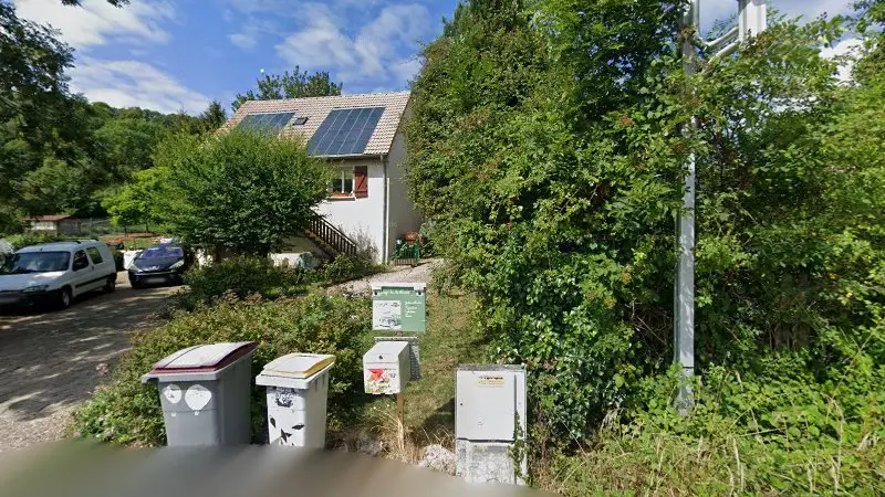 Vue de la rue devant garage de la nouerie, Baubigny